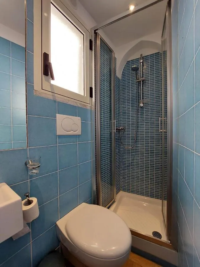 La Stanza Sul Porto Di Amalfi Camera Piccina Piccina Con Bagno Privato E Terrazzino Vista Mare Italie