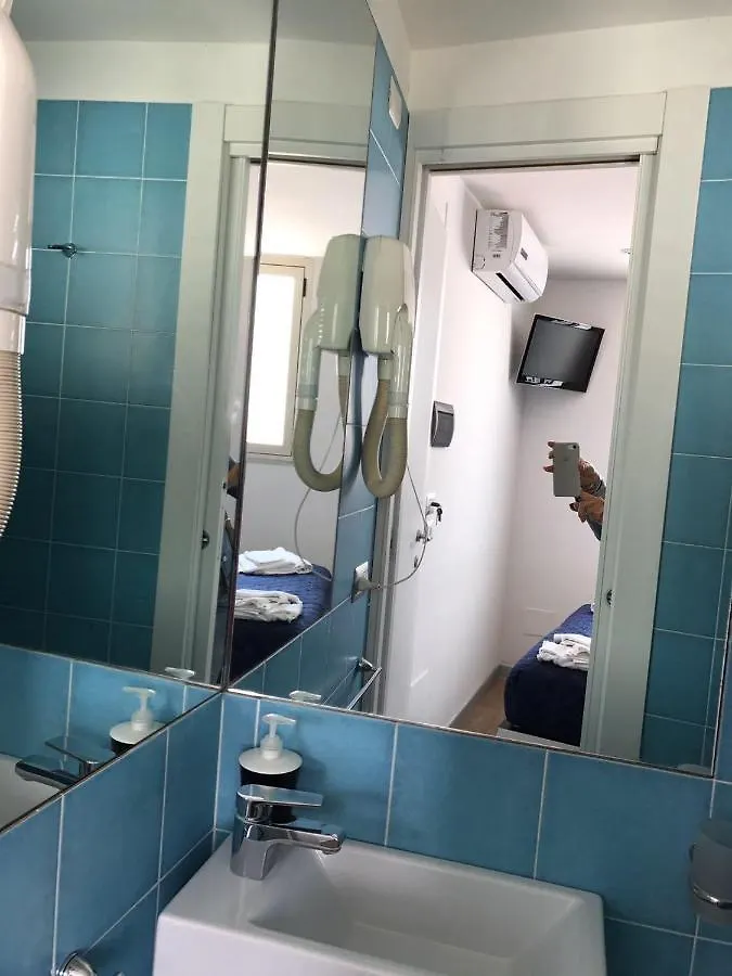 La Stanza Sul Porto Di Amalfi Camera Piccina Piccina Con Bagno Privato E Terrazzino Vista Mare Maison d'hôtes