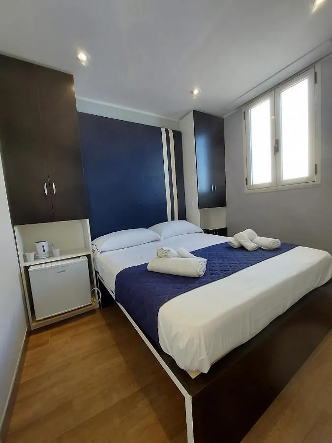 Maison d'hôtes La Stanza Sul Porto Di Amalfi Camera Piccina Piccina Con Bagno Privato E Terrazzino Vista Mare