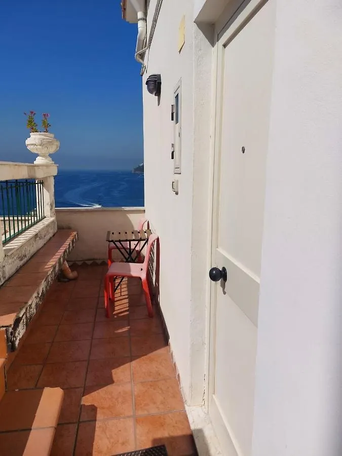 La Stanza Sul Porto Di Amalfi Camera Piccina Piccina Con Bagno Privato E Terrazzino Vista Mare