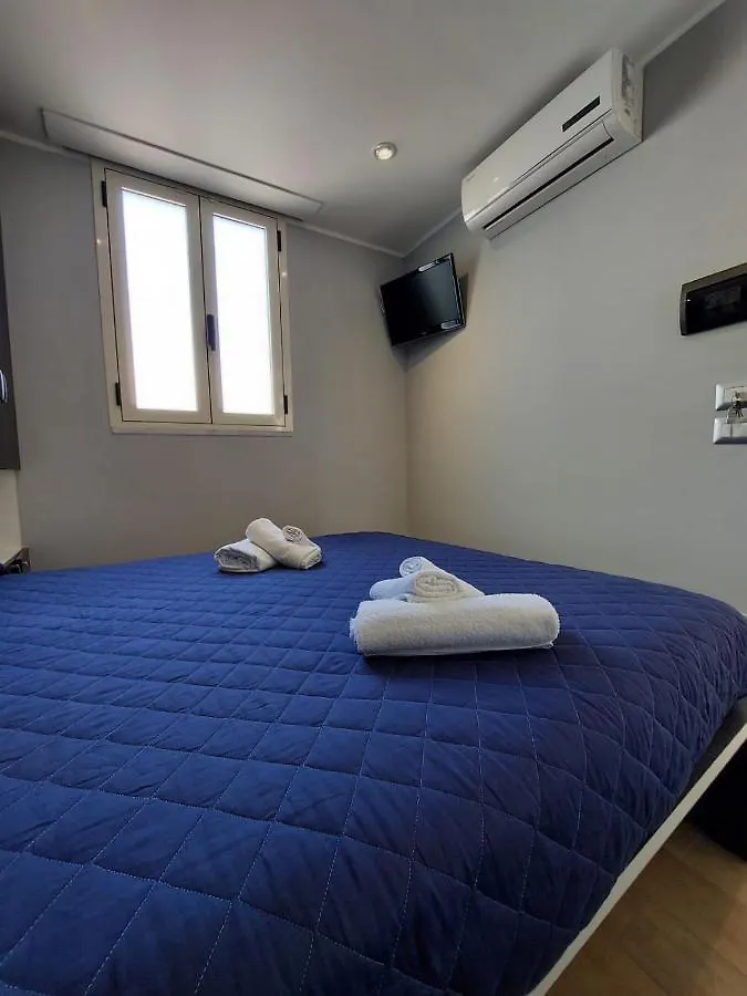 Guest house La Stanza Sul Porto Di Amalfi Camera Piccina Piccina Con Bagno Privato E Terrazzino Vista Mare Italy