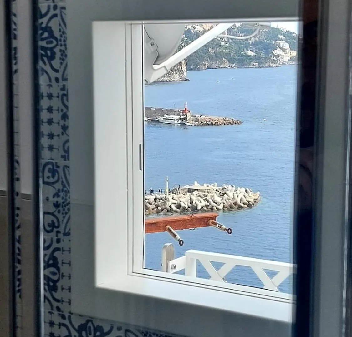 Guest house La Stanza Sul Porto Di Amalfi Camera Piccina Piccina Con Bagno Privato E Terrazzino Vista Mare Italy