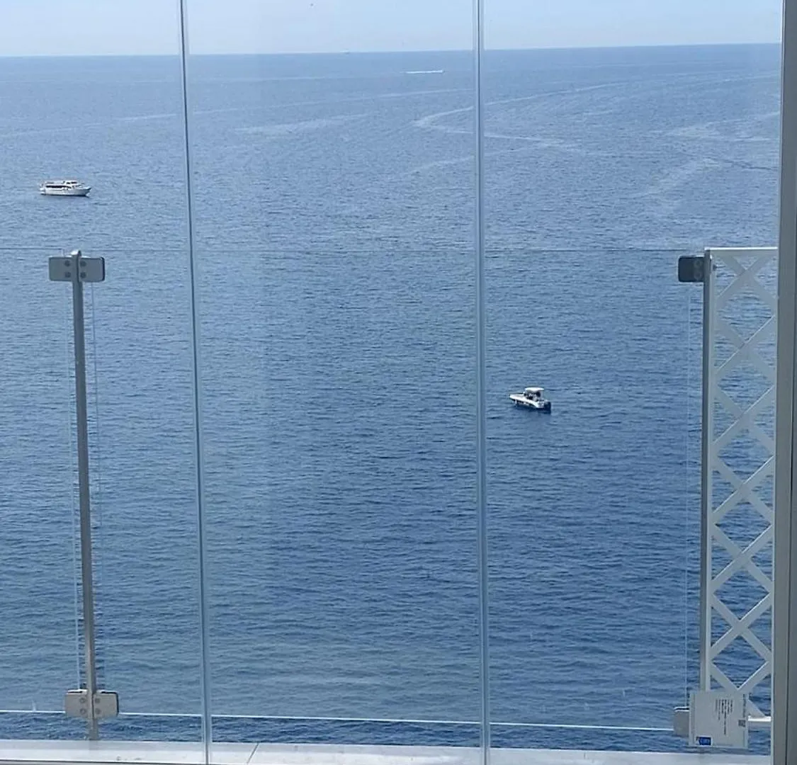 Guest house La Stanza Sul Porto Di Amalfi Camera Piccina Piccina Con Bagno Privato E Terrazzino Vista Mare